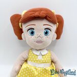Peluche-Gabby-Gabby-Toy-Story 4-Disney-Store-2019-poupée-jaune-38-cm (2)