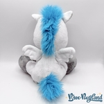 Peluche-Pégase-Big-Feet-Disney-Parks-2024-Disney-Store-Hercule-cheval-blanc-32-cm (1)