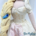 Poupée-chiffon-Raiponce-mariée-Disney-Store-2017-peluche-princesse-mariage-fleurs-55-cm (6)