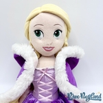 Poupée-chiffon-Raiponce-Hiver-Disney-Store-peluche-princesse-cape-violet-52-cm (4)
