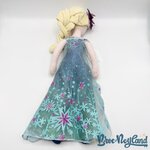 Poupée-chiffon-Elsa-La-Reine-des-Neiges-Une-fête-givrée-Disney-Collections-peluche-52-cm (5)
