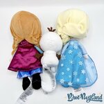 Peluches-La-Reine-des-Neiges-Set-Disney-Store-2023-Anna-Elsa-Olaf-38-cm (7)