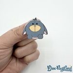 Pin-Bourriquet-Eeyore-Ufufy-Magical-Mystery-7-Opening-Edition-Disney-Parks-2014-Winnie-ourson-102424 (1)