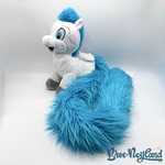 Peluche-Pegase-Long-Tail-Hercule-Disney-Parks-2017-Disneyland-cheval-blanc-bleu-longue-queue (3)