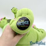 Peluche-elliott-le-Dragon-Main-Street-electrical-Parade-50th-Anniversary-Disney-Store-vert-ailes-37-cm (9)