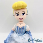 Poupée-Chiffon-Cendrillon-Disney-Store-peluche-princesse-robe-bleu-écusson-55-cm (4)