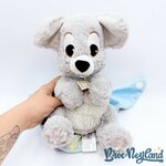 Peluche-Clochard-emmaillotée-La-Belle-et-le-Clochard-Disney-Parks-2017-Disneyland-couverture-cocon-30-cm (2)