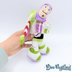 Peluche-bracelet-Buzz-Eclair-Snuggle-Snappers-Disney-Parks-Disneyland-Toy-Story-accroche-calin-22-cm (2)