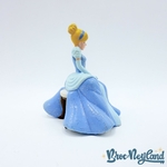 Figurine-Cendrillon-assise-Bullyland-Disney-princesse-bleu-paillettes-9-cm (2)