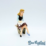 Figurine-Cendrillon-Robe-de-Travail-Disney-Bully-princesse-assise-8-cm (3)