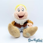 Peluche-Joyeux-Happy-Disney-Store-Exclusive-Blanche-Neige-et-les-sept-nains-écusson-35-cm (4)