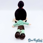 Peluche-Vanellope-von-Schweetz-Les-Mondes-de-Ralph-Disneyland-Disney-Parks-fille-bonbons-24-cm (3)