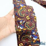 Cravate-Donald-Duck-The-Disney-Store-bordeau-baroque (1)