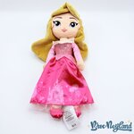 Poupée-chiffon-Aurore-La-Belle-au-Bois-Dormant-disney-Store-2022-peluche-princesse-rose-40-cm (1)