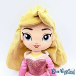 Poupée-chiffon-Aurore-La-Belle-au-Bois-Dormant-disney-Store-2022-peluche-princesse-rose-40-cm (2)