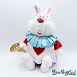 Peluche-Lapin-Blanc-Disney-Store-Alice-au-pays-des-merveilles-trompette-écusson-42-cm (2)