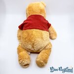 Peluche-Winnie-ourson-poils-longs-Disney-Store-jaune-écusson-52-cm (2)