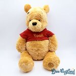 Peluche-Winnie-ourson-poils-longs-Disney-Store-jaune-écusson-52-cm (4)