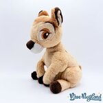Peluche-Bambi-Disney-Store-écusson-assis-32-cm (2)