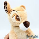 Peluche-Bambi-Disney-Store-écusson-assis-32-cm (3)