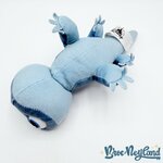 Peluche-Bruni-La-Salamandre-La-reine-des-neiges-2-Disney-Parks-Disneyland-lézard-bleu-violet-26-cm (4)