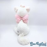 Peluche-Marie-XXL-Disney-Store-Les-Aristochats-chat-blanc-écusson-grand-taille-55-cm (5)