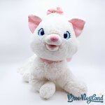 Peluche-Marie-XXL-Disney-Store-Les-Aristochats-chat-blanc-écusson-grand-taille-55-cm (6)
