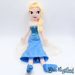 Poupée-chiffon-Elsa-La-Reine-des-Neiges-Disneyland-Paris-Disney-peluche-princesse-étoiles-50-cm (2)