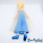 Poupée-chiffon-Elsa-La-Reine-des-Neiges-Disneyland-Paris-Disney-peluche-princesse-étoiles-50-cm (1)