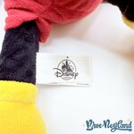 Peluche-Mickey-Mouse-classique-Disney-Parks-Disneyland (1)