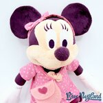 Peluche-Minnie-Mouse-rose-disneyland-Resort-Paris-Disney-cœurs-38-cm (3)