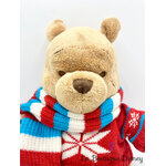 peluche-winnie-ourson-disney-store-2008-echarpe-pull-rouge-noel-4