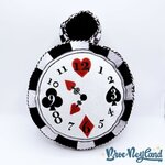 Coussin-Montre-Alice-au-Pays-des-Merveilles-Im-Late-Disney-Parks-oreiller-noir-blanc (2)