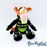 Peluche-Tigrou-Squelette-Halloween-Disney-Store-Winnie-ourson-fantôme-noir-vert-24-cm (3)