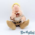 Peluche-Atchoum-Sneezy-Disney-Store-2017-Blanche-Neige-et-les-sept-nains-38-cm (4)