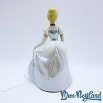 Figurine-porcelaine-Cendrillon-Disney-Store-vintage-princesse-16-cm (3)