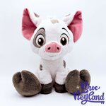 Peluche-Pua-Big-Feet-Disney-Parks-2022-Disneyland-Vaiana-cochon-blanc-32-cm (3)