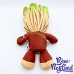 Peluche-Groot-Les-Gardiens-de-la-Galaxie-Vol-2-Marvel-Studios-combinaison-rouge-34-cm (3)