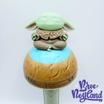 Baguette-Grogu-lumineuse-The-Mandalorian-Star-Wars-Disneyland-Paris-2022-Disney-jouet-sonore (4)