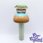 Baguette-Grogu-lumineuse-The-Mandalorian-Star-Wars-Disneyland-Paris-2022-Disney-jouet-sonore (5)