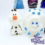 Jouet-Figurines-de-Bain-La-Reine-des-Neiges-Disneyland-2018-Disney-Anna-Elsa-Kristoff-Olaf-Sven-Guimauve (1)