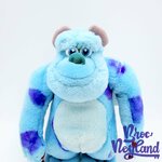 Peluche-Sulli-Monstres-et-Cie-Disney-Store-Sully-bleu-violet-écusson-36-cm (5)