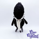 Peluche-Persephone-chien-Frankenweenie-Disney-Store-2012-noir-blanc-caniche-32-cm (2)
