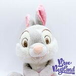 Peluche-doudou-Panpan-Thumper-Disney-Store-Bambi-lapin-gris-rose-écusson-25-cm (2)