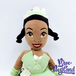 Poupée-chiffon-Tiana-La-Princesse-et-la-Grenouille-Disney-Store-2012-peluche-princesse-verte-52-cm (5)
