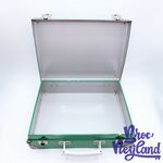 Mallette-Mickey-et-ses-amis-Euro-Disneyland-Ouverture-en-1992-Europcar-Disney-métal-vintage-vert (5)