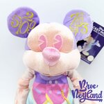 Peluche-Mickey-Mouse-The-Main-Attraction-4-sur-12-Its-a-Small-World-Disney-Store-2020-Édition-limitée-44-cm (5)