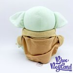 Peluche-Grogu-Big-Feet-The-Mandalorian-Disney-Parks-2022-Disneyland-Star-Wars-Bébé-Yoda-30-cm (4)