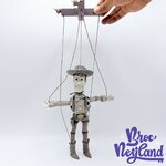 Figurine-Woody-Marionnette-Disney-Store-noir-blanc-25-cm (2)