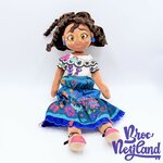 Poupée-chiffon-Mirabel-Madrigal-Encanto-Disney-Store-2022-peluche-48-cm (2)